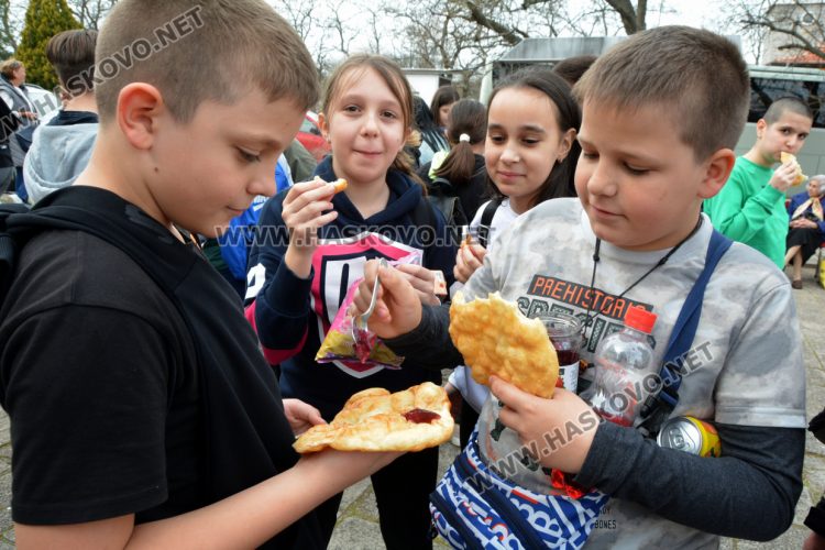 12-годишен меси мекици по мерак за кулинарния фестивал в с. Въгларово