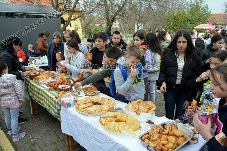 12-годишен меси мекици по мерак за кулинарния фестивал в с. Въгларово