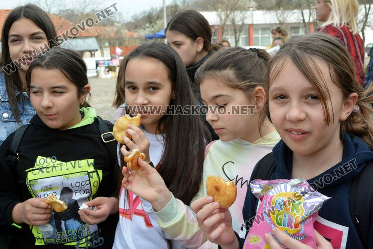 12-годишен меси мекици по мерак за кулинарния фестивал в с. Въгларово