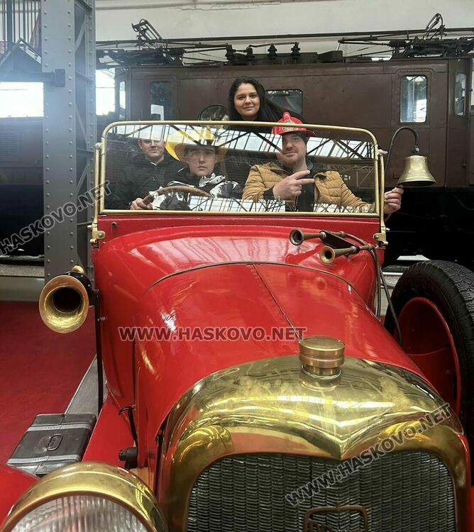 Ученици от Гимназията по транспорт и аграрни технологии майсторят аквапонна система с връстници от Германия и Чехия