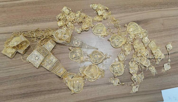 Златни накити в тайници на камиони и лека кола са открити на "Капитан Андреево"