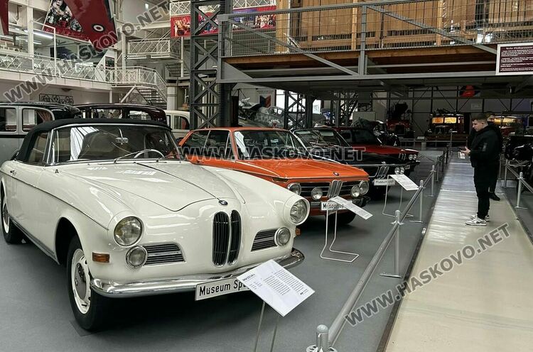 Ученици от Гимназията по транспорт и аграрни технологии майсторят аквапонна система с връстници от Германия и Чехия