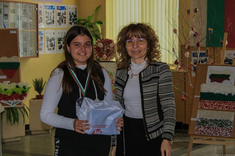 Вазовци с високи постижения по Финансова грамотност