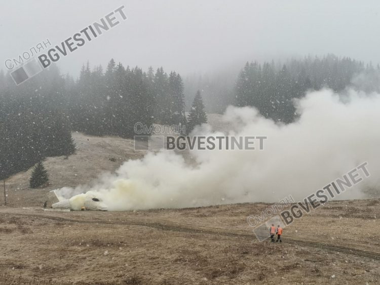 Самолет катастрофира на Роженските поляни.../ама не съвсем/ вдигнаха на крак пожарна,спешни медици, полиция и доброволци/ галерия/