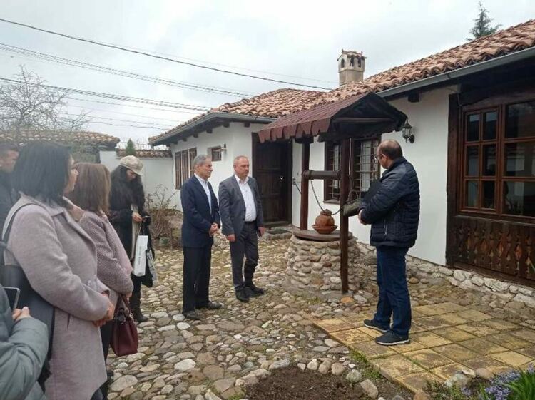 УС на Тракийския туристически район заседава в Първомай, членовте му посетиха музея на Караславов