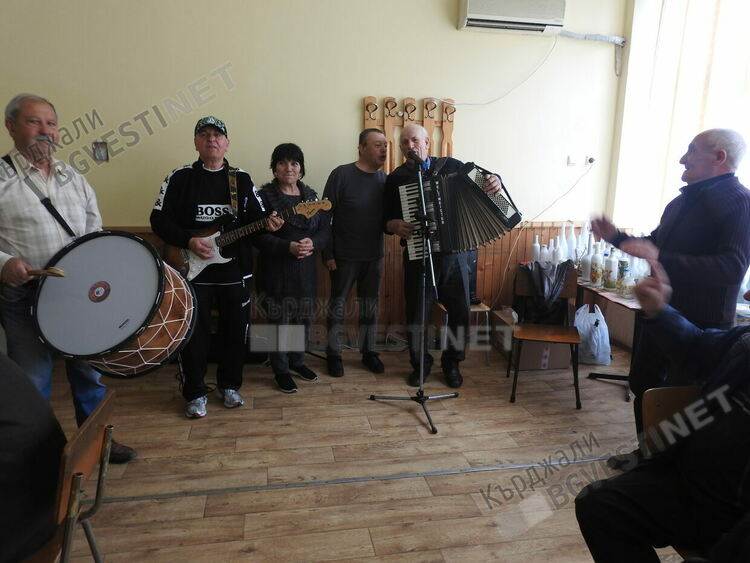 Централният пенсионерски клуб се възражда, въпреки че редиците на членовете му оредяха по време на пандемията