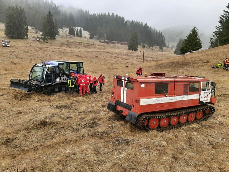 Самолет катастрофира на Роженските поляни.../ама не съвсем/ вдигнаха на крак пожарна,спешни медици, полиция и доброволци/ галерия/