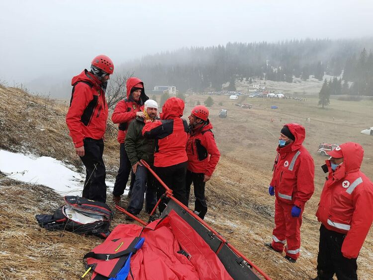 Самолет катастрофира на Роженските поляни.../ама не съвсем/ вдигнаха на крак пожарна,спешни медици, полиция и доброволци/ галерия/