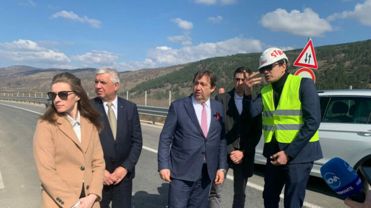 Вдигат с 50% тол таксите