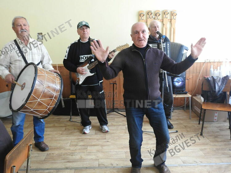 Централният пенсионерски клуб се възражда, въпреки че редиците на членовете му оредяха по време на пандемията