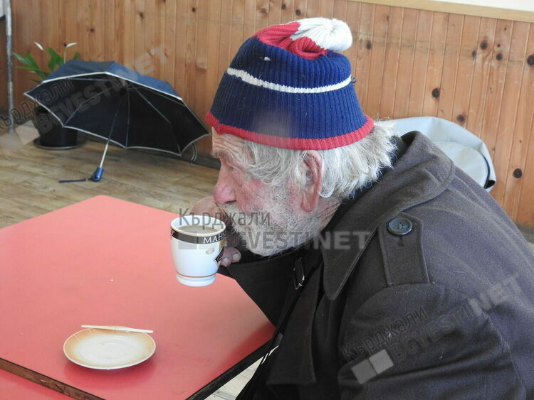 Централният пенсионерски клуб се възражда, въпреки че редиците на членовете му оредяха по време на пандемията