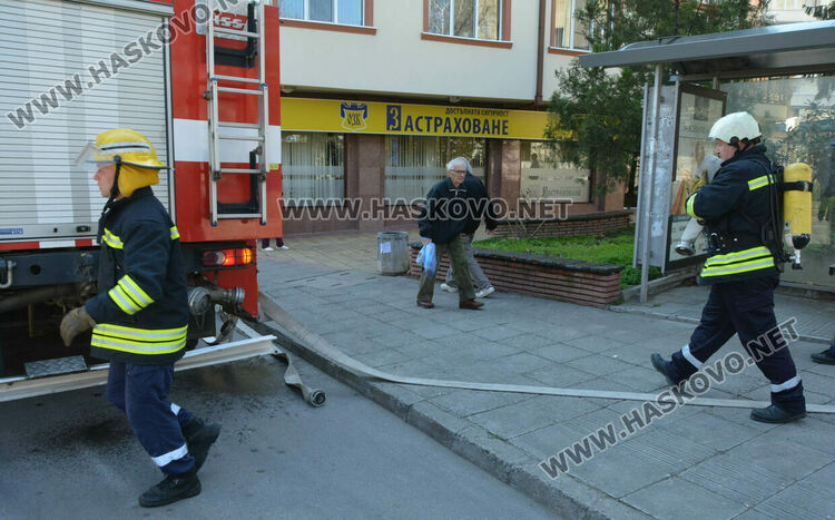 Хасковските огнеборци тренират гасене на пожар в обществени и производствени сгради