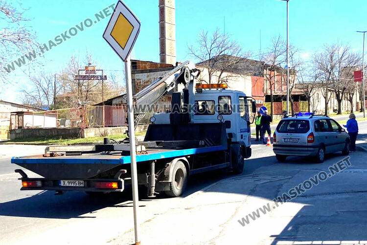 Временно затвориха част от бул. &bdquo;Васил Левски&ldquo; заради разлято масло