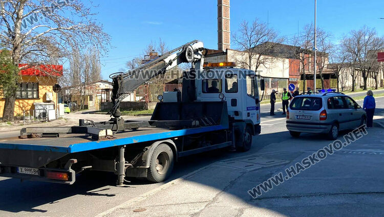 Временно затвориха част от бул. &bdquo;Васил Левски&ldquo; заради разлято масло