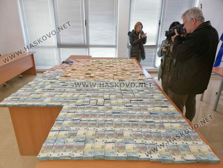 Рекорд: Семейство с бебе опита да пренесе незаконно през българската граница в Турция валута за над 3 млн.лева