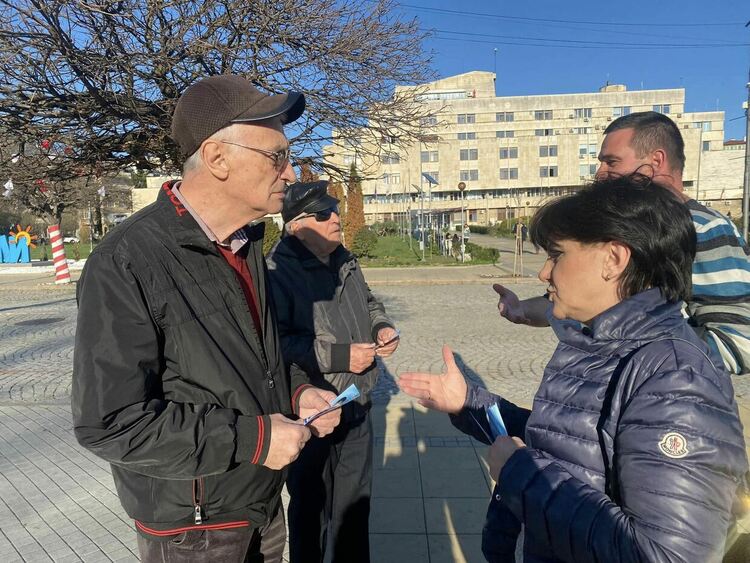 Караянчева:Проблемите на кърджалийци и във "Възрожденци" и в Градската градина са едни и същи