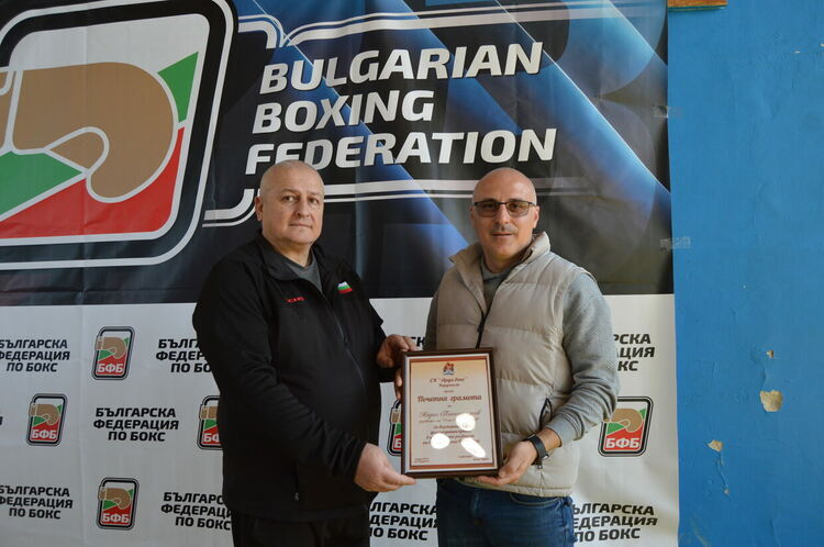 Столичният Локомотив грабна Купа България по бокс за юноши