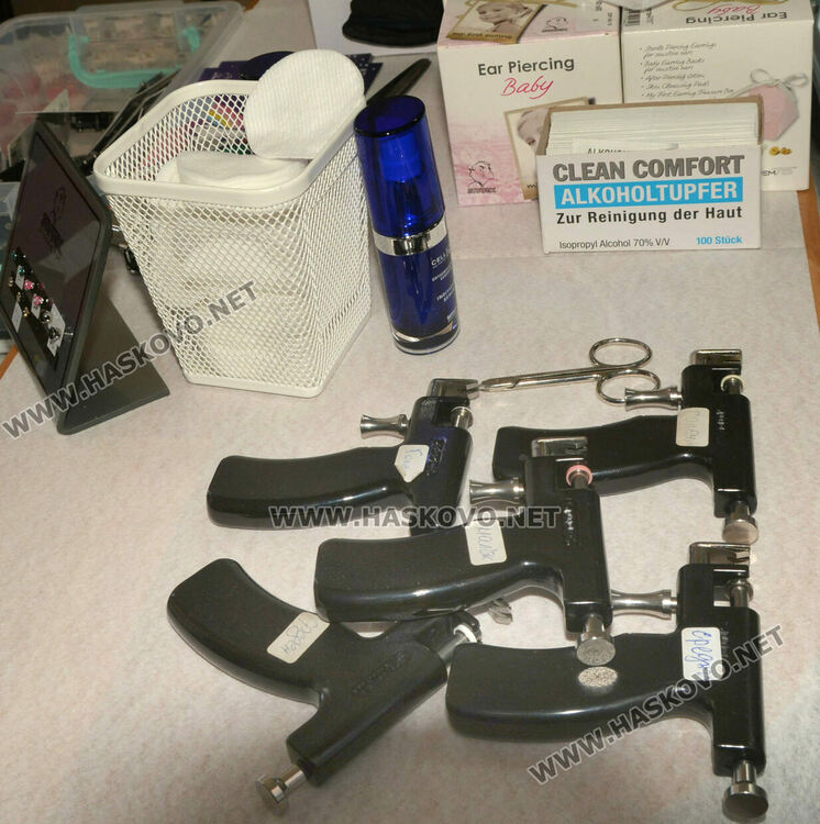 На Благовещение дупчат уши на момичета в Хасково