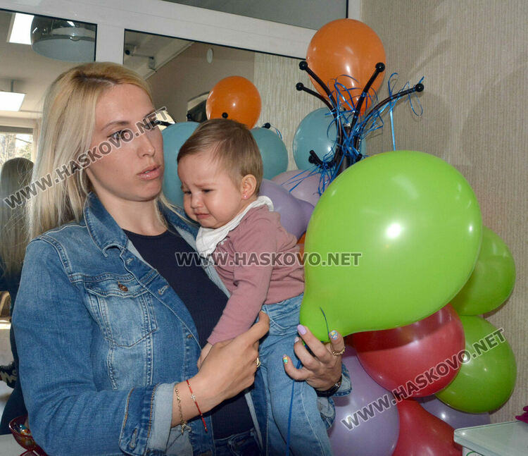 На Благовещение дупчат уши на момичета в Хасково