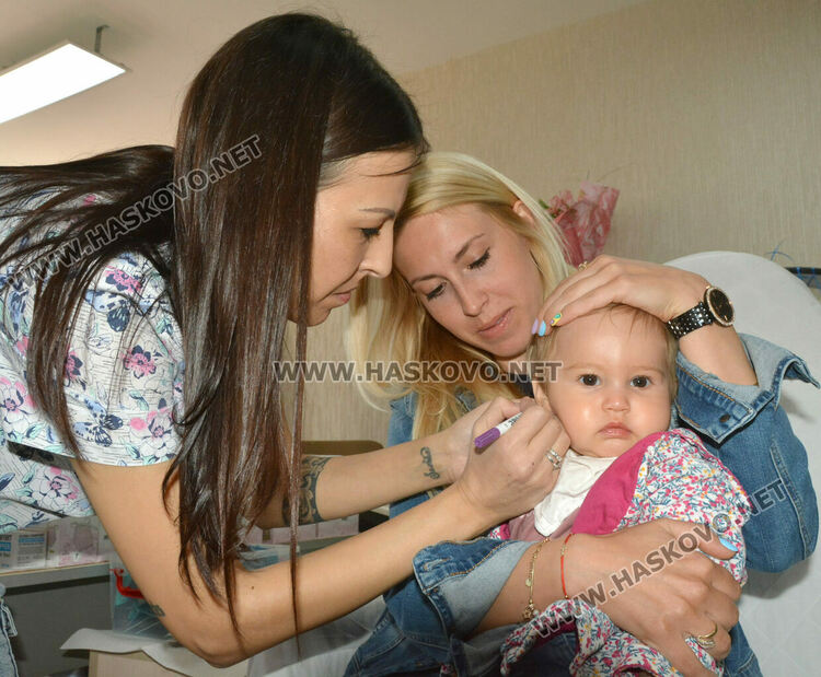 На Благовещение дупчат уши на момичета в Хасково