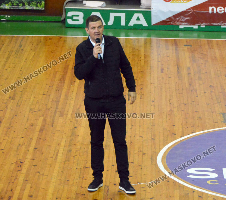 С пъстро дефиле и рекордни 1270 участници започна фестивалът „Хайдушка софра“ в Хасково