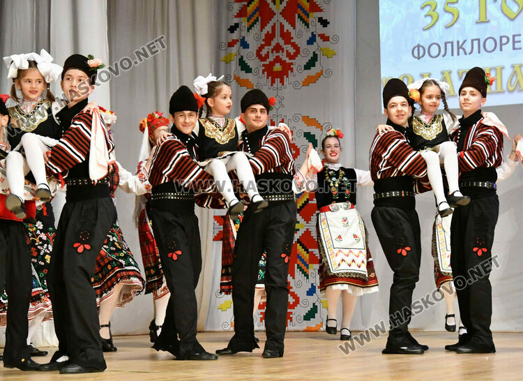 Ансамбъл „Златна Тракия“ с юбилеен концерт в Хасково