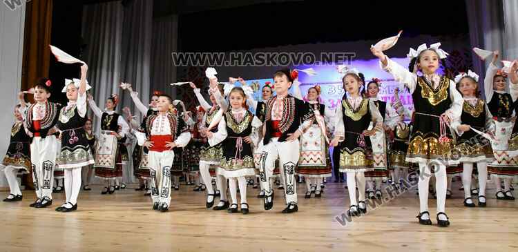 Ансамбъл „Златна Тракия“ с юбилеен концерт в Хасково