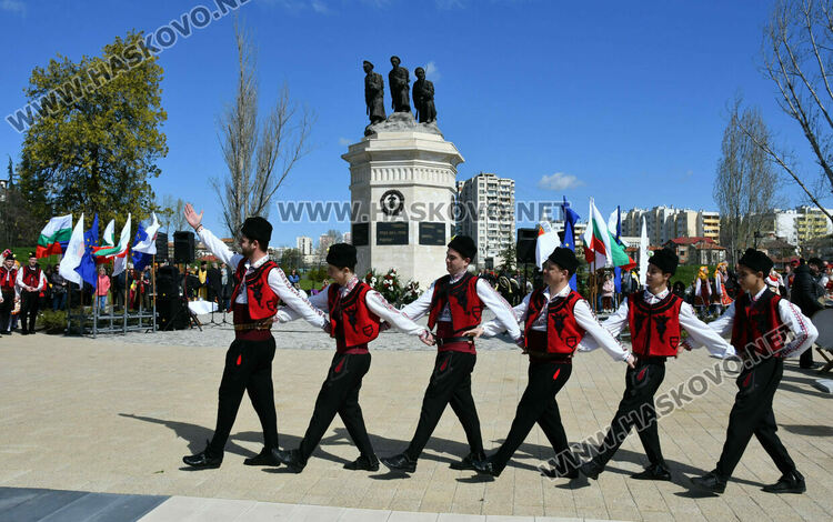 В Деня на Тракия и 10-ти Пехотен родопски полк откриха новия парк в Хасково