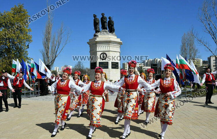 В Деня на Тракия и 10-ти Пехотен родопски полк откриха новия парк в Хасково
