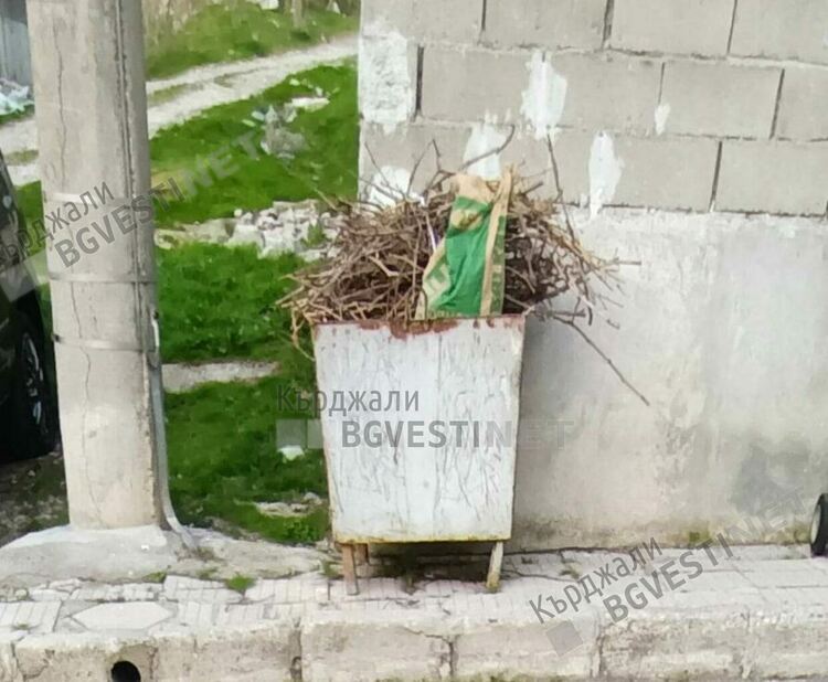 Въпреки,че настъпи пролетта,съдовете за пепел в Момчилград преливат