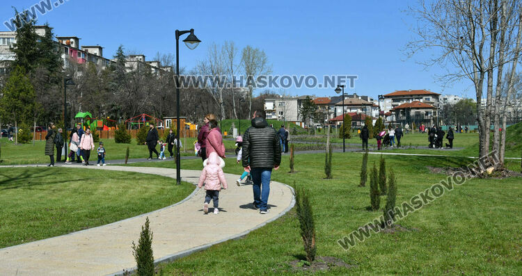 В Деня на Тракия и 10-ти Пехотен родопски полк откриха новия парк в Хасково