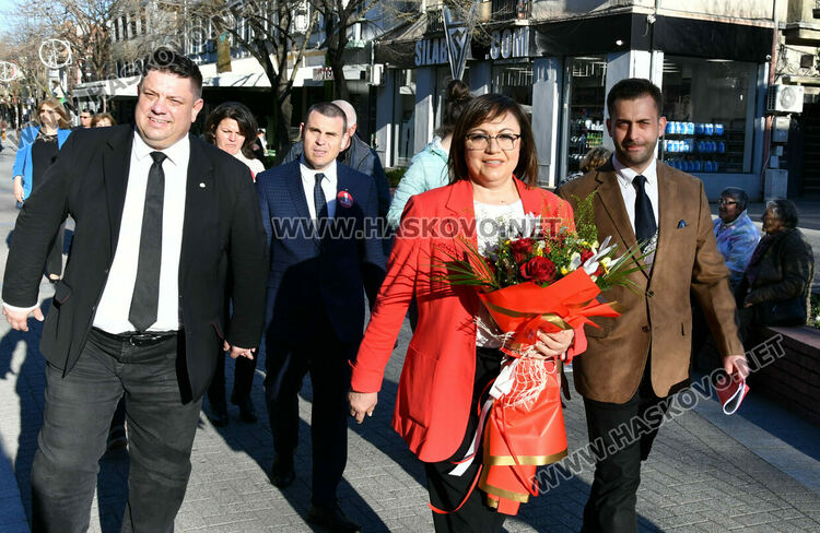 Корнелия Нинова в Хасково: "БСП за България" е реалната лява партия, всичко друго е менте
