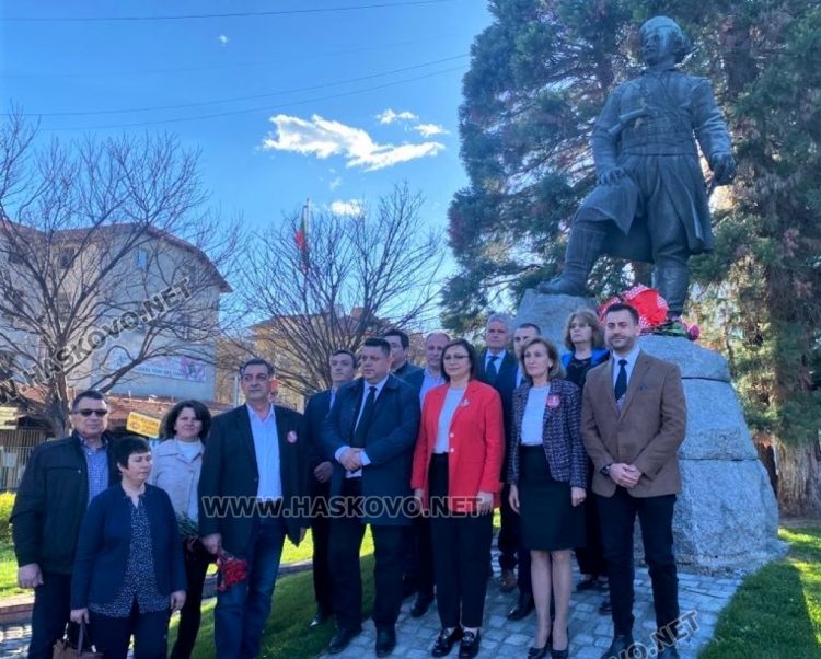 Корнелия Нинова в Хасково: "БСП за България" е реалната лява партия, всичко друго е менте