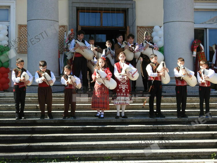 Кърджали чества Деня на Тракия, Нинова дойде да подкрепи проф.Стайкова за депутат