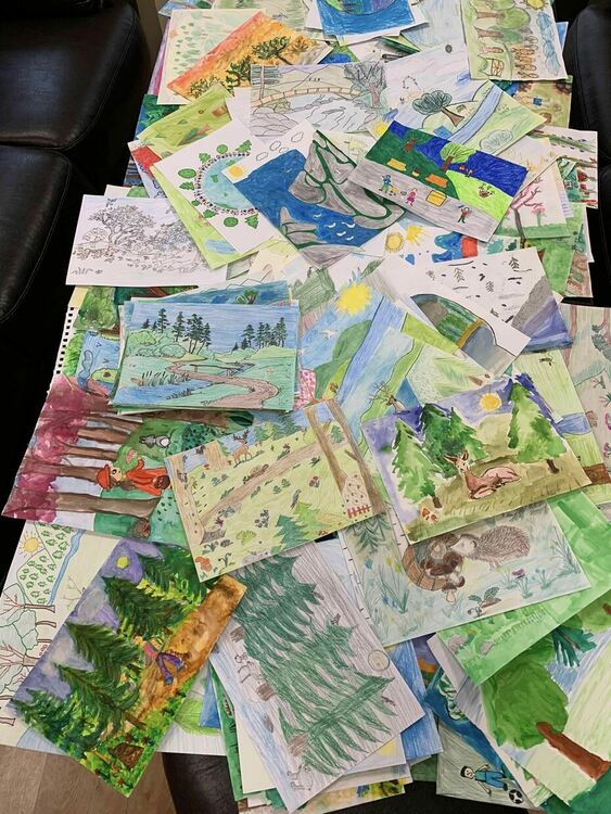 В 330 рисунки ученици представят красотата на българската гора