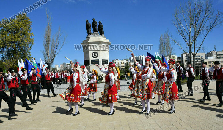 В Деня на Тракия и 10-ти Пехотен родопски полк откриха новия парк в Хасково