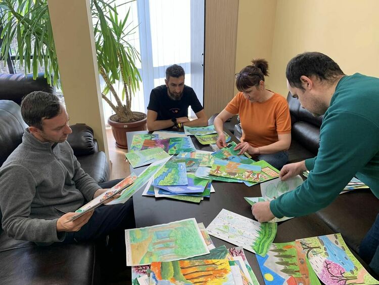 В 330 рисунки ученици представят красотата на българската гора