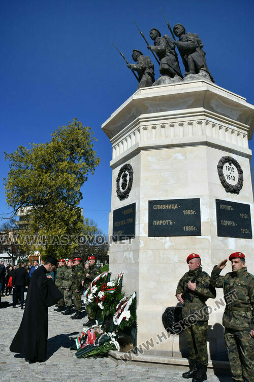 В Деня на Тракия и 10-ти Пехотен родопски полк откриха новия парк в Хасково