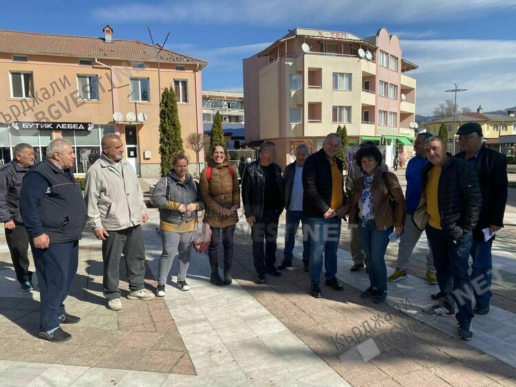 Караянчева в Ардино: Празните торби на "Промяната" не са агитационни материали!