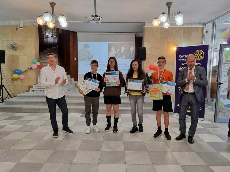 ОУ "Христо Ботев" - Асеновград е големият победител в математическото състезание, посветено на акад. Сендов