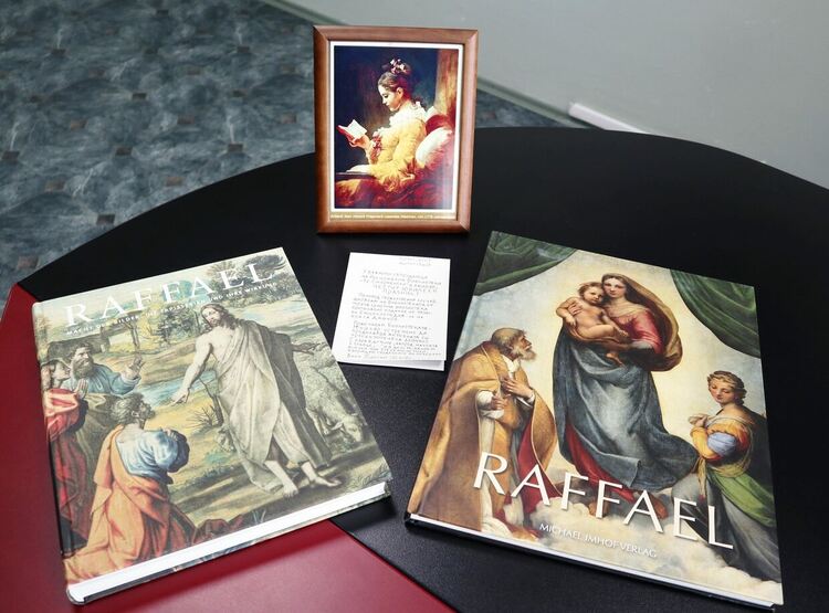 Дарителка на Регионалната библиотека с нов жест за 70-годишния юбилей 