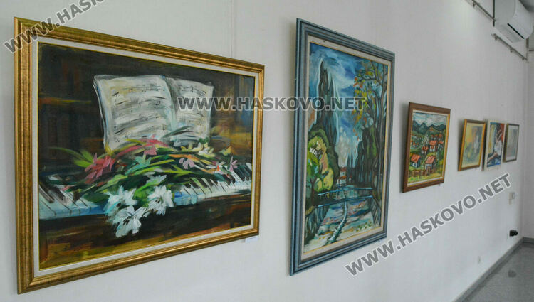 Картини на Даниел Русев от международни изложения са част от представянето му в галерия „Форум“