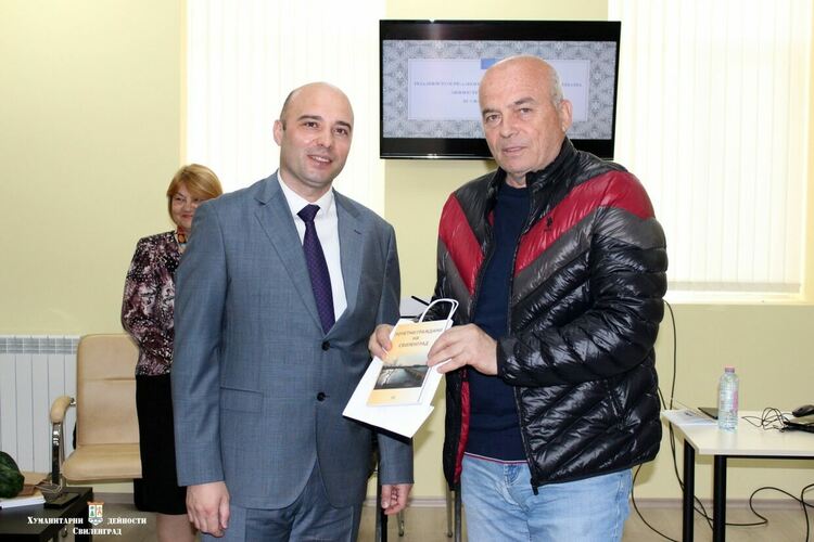 Заслужили личности събра сборникът “Почетни граждани на Свиленград“