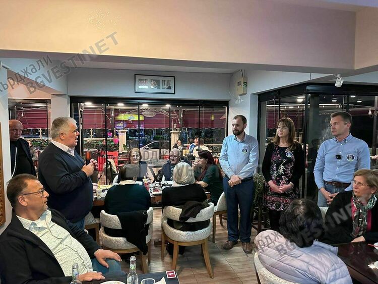 Мустафа Емин, Калоян Янков и Мануела Малеева дадоха ифтар в Бурса /снимки/