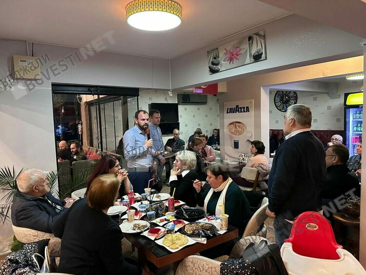 Мустафа Емин, Калоян Янков и Мануела Малеева дадоха ифтар в Бурса /снимки/