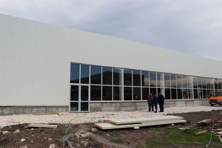 Кметът инспектира строителството на басейна в Хасково, ще е готов до лятото