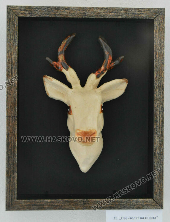 Картини на Даниел Русев от международни изложения са част от представянето му в галерия „Форум“