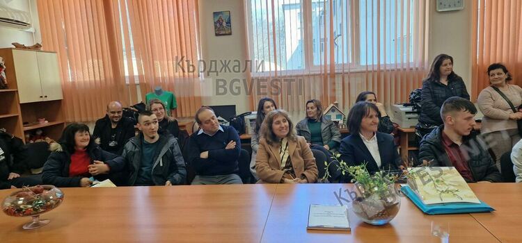 Наградиха победителите от Националния конкурс „Аз обичам България и традициите ни”