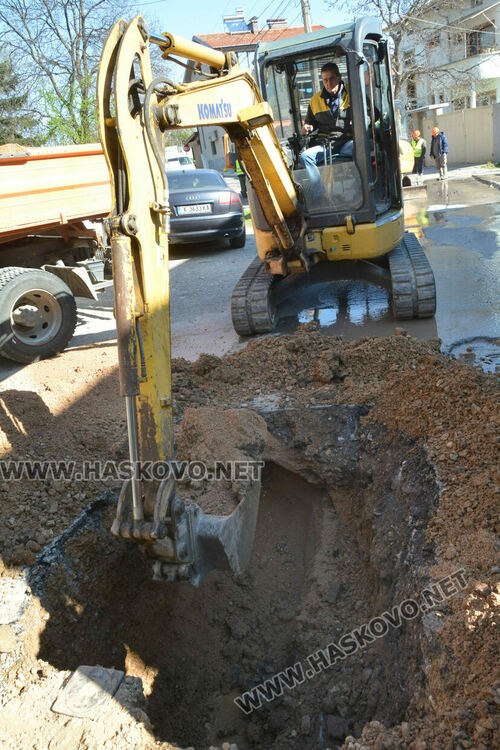 Продължава подмяната на водопровода на улица „Кюстенджа“