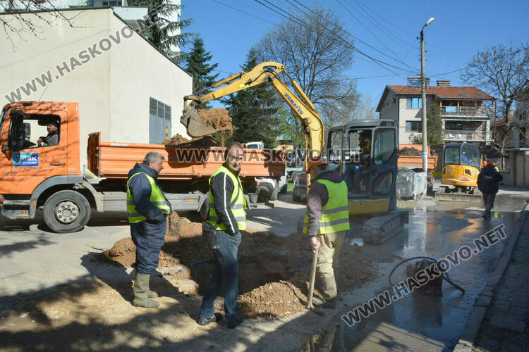 Продължава подмяната на водопровода на улица „Кюстенджа“